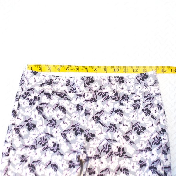 FINAL DAYS $5 Banana Republic Sloan fit Floral Pants - CLOSET CLOSING   - Picture 4 of 8